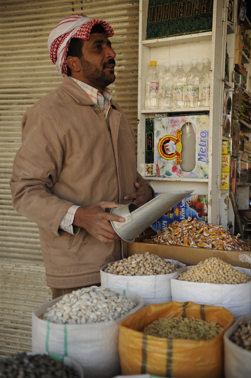 Patrol in the Al Rissala market in Mosul