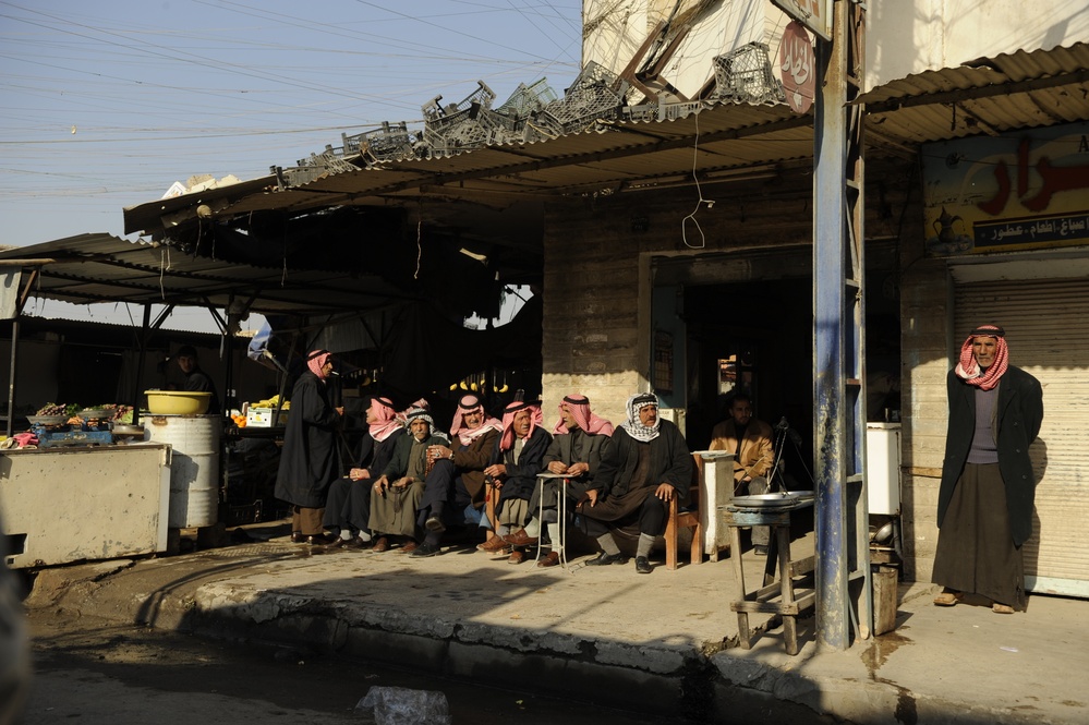 Patrol in the Al Rissala market in Mosul