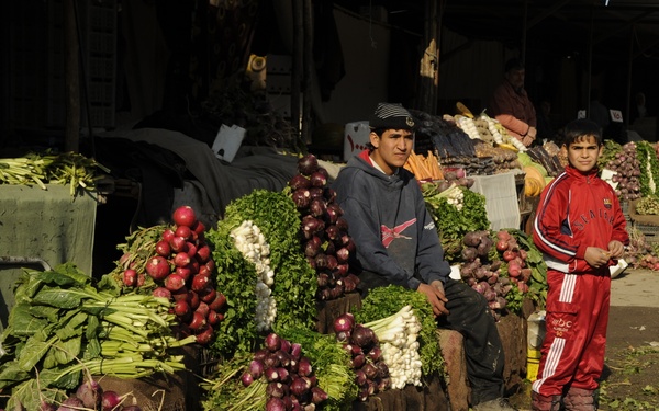 Patrol in the Al Rissala market in Mosul