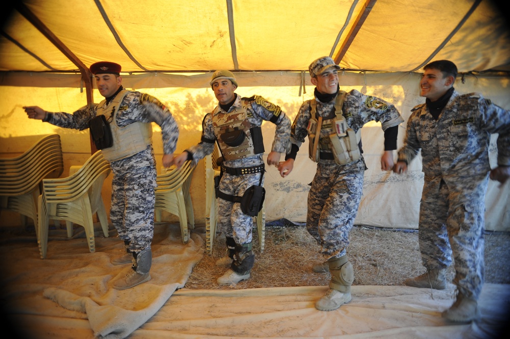 Patrol in the Al Rissala market in Mosul