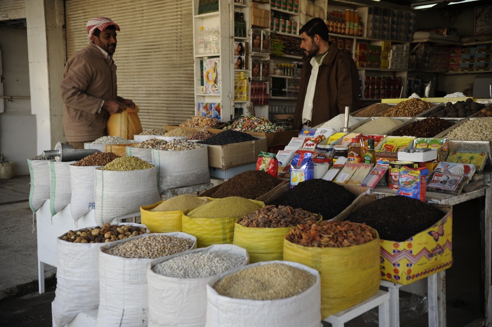 Patrol in the Al Rissala market in Mosul