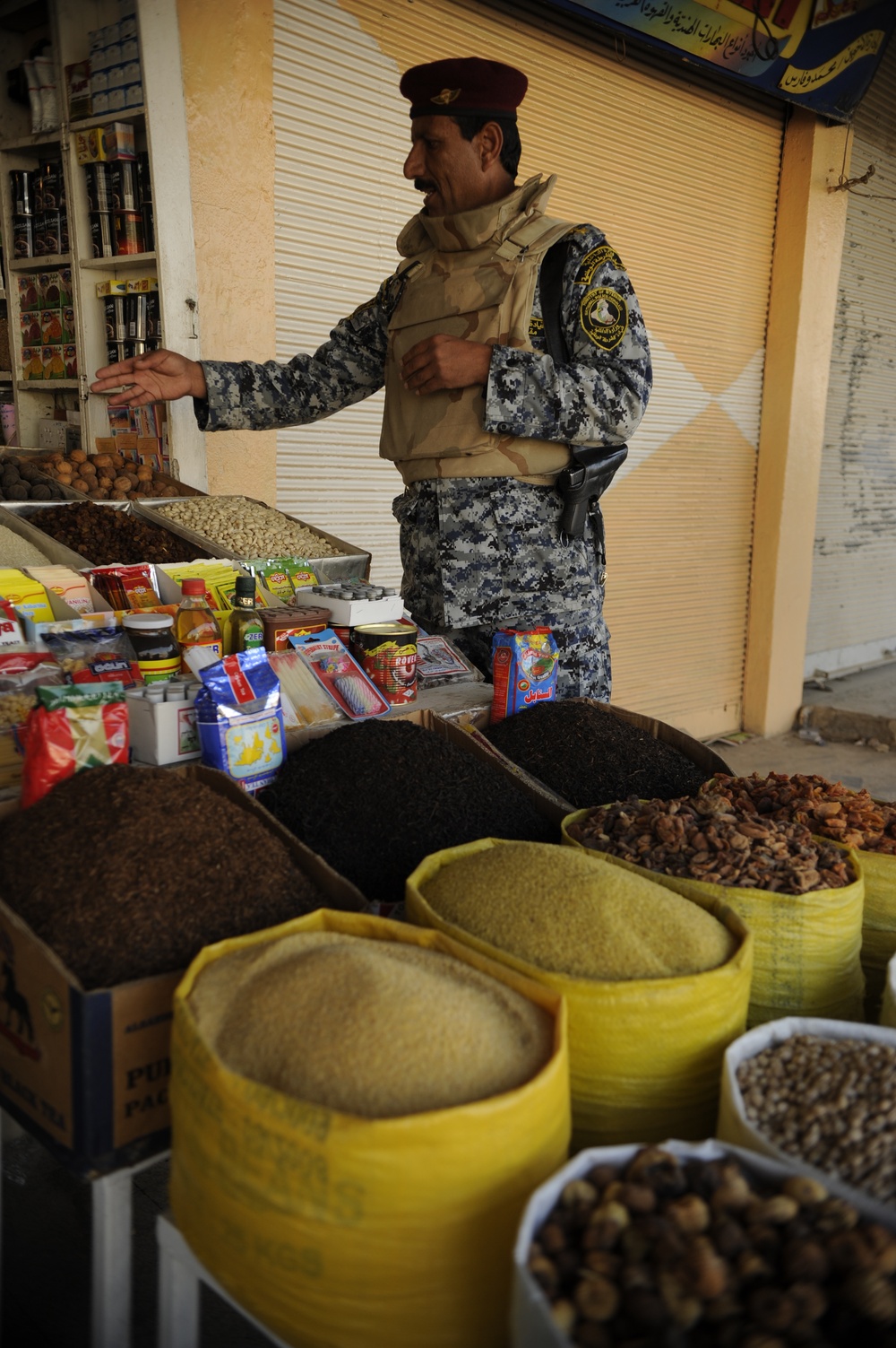 Patrol in the Al Rissala market in Mosul