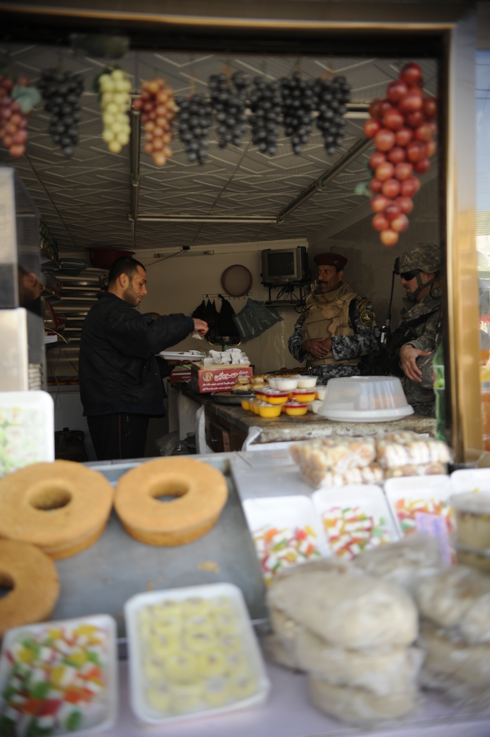 Patrol in the Al Rissala market in Mosul