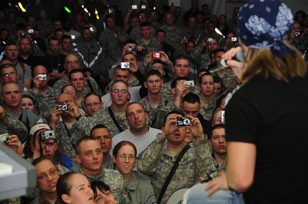 Country band, comedian perform at Contingency Operating Base Adder