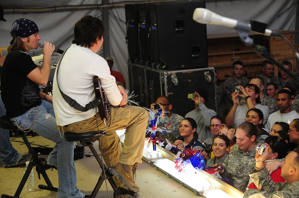 Country band, comedian perform at Contingency Operating Base Adder