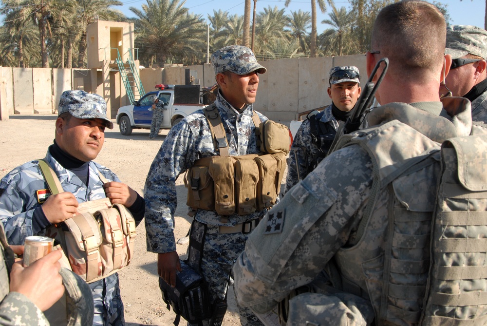 Patrol in Mahawil, Iraq