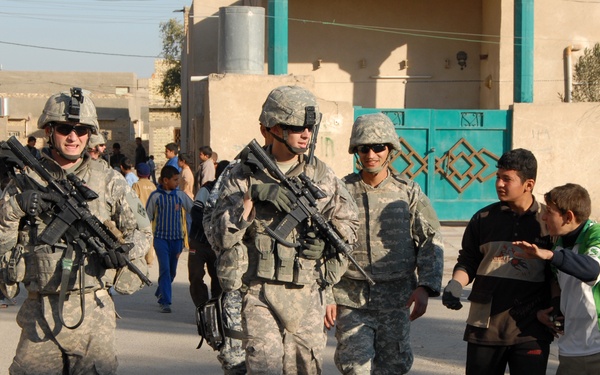 Patrol in Mahawil, Iraq
