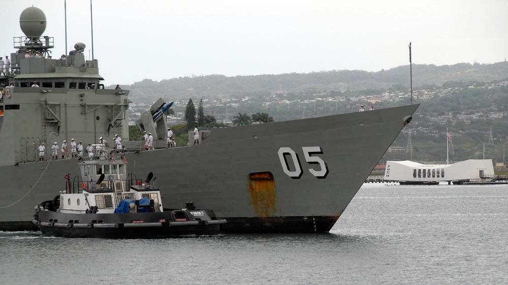 HMAS Melbourne arrives in Pearl Harbor