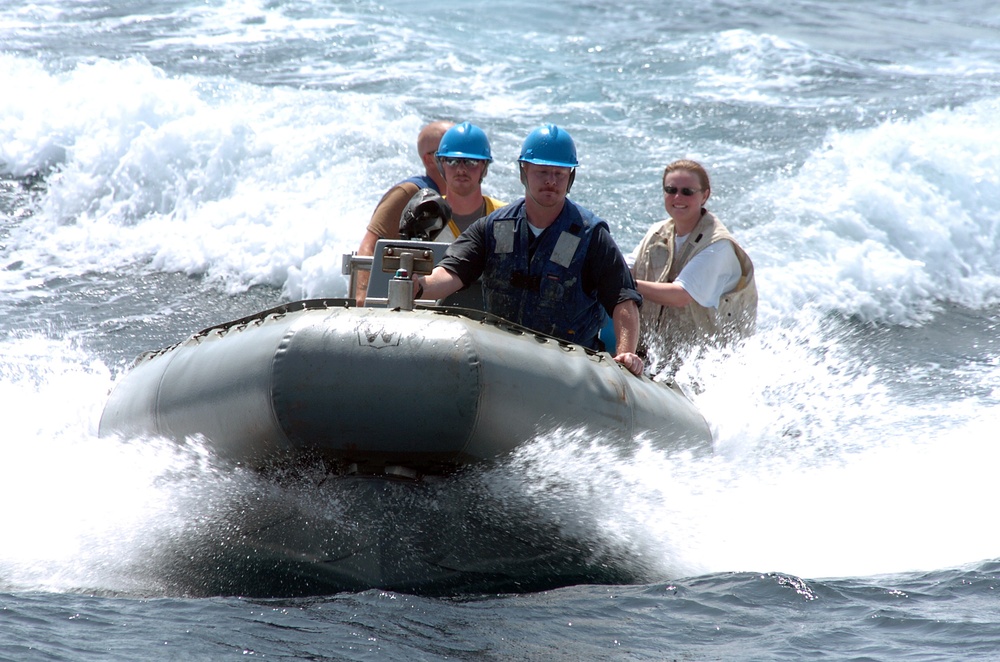 USS Mason conducts maritime security operations