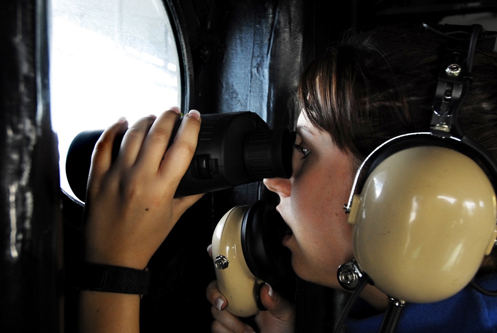 Visual landing aid aboard USS John C. Stennis