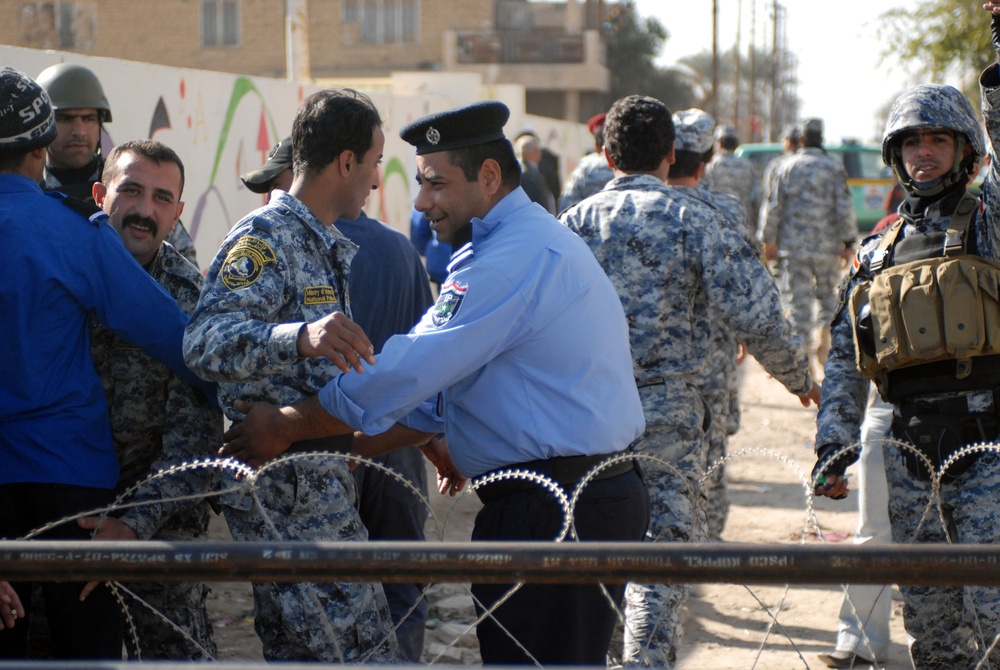 Iraqi Police, National Police Place Their Votes in Istaqlal