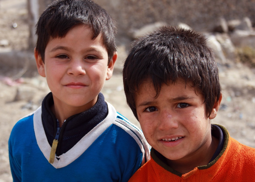 Multi-National Division - Baghdad Soldiers secure with smiles