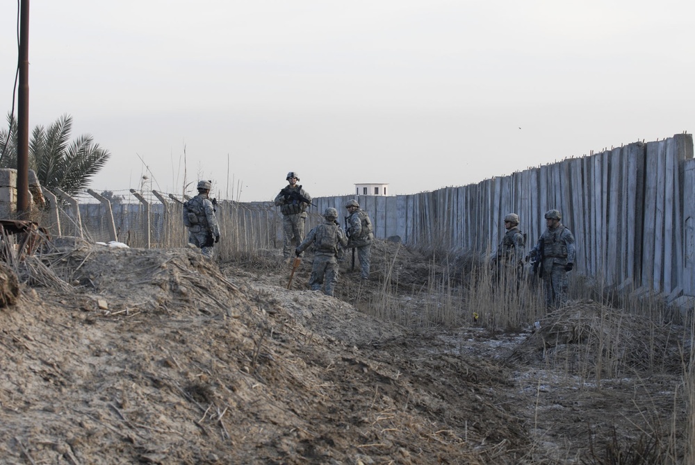 'Comanche' Soldiers search for weapons in support of upcoming elections