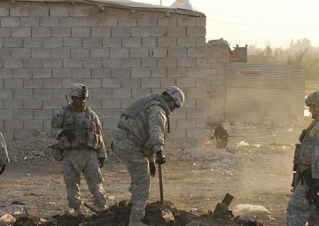 'Comanche' Soldiers search for weapons in support of upcoming elections