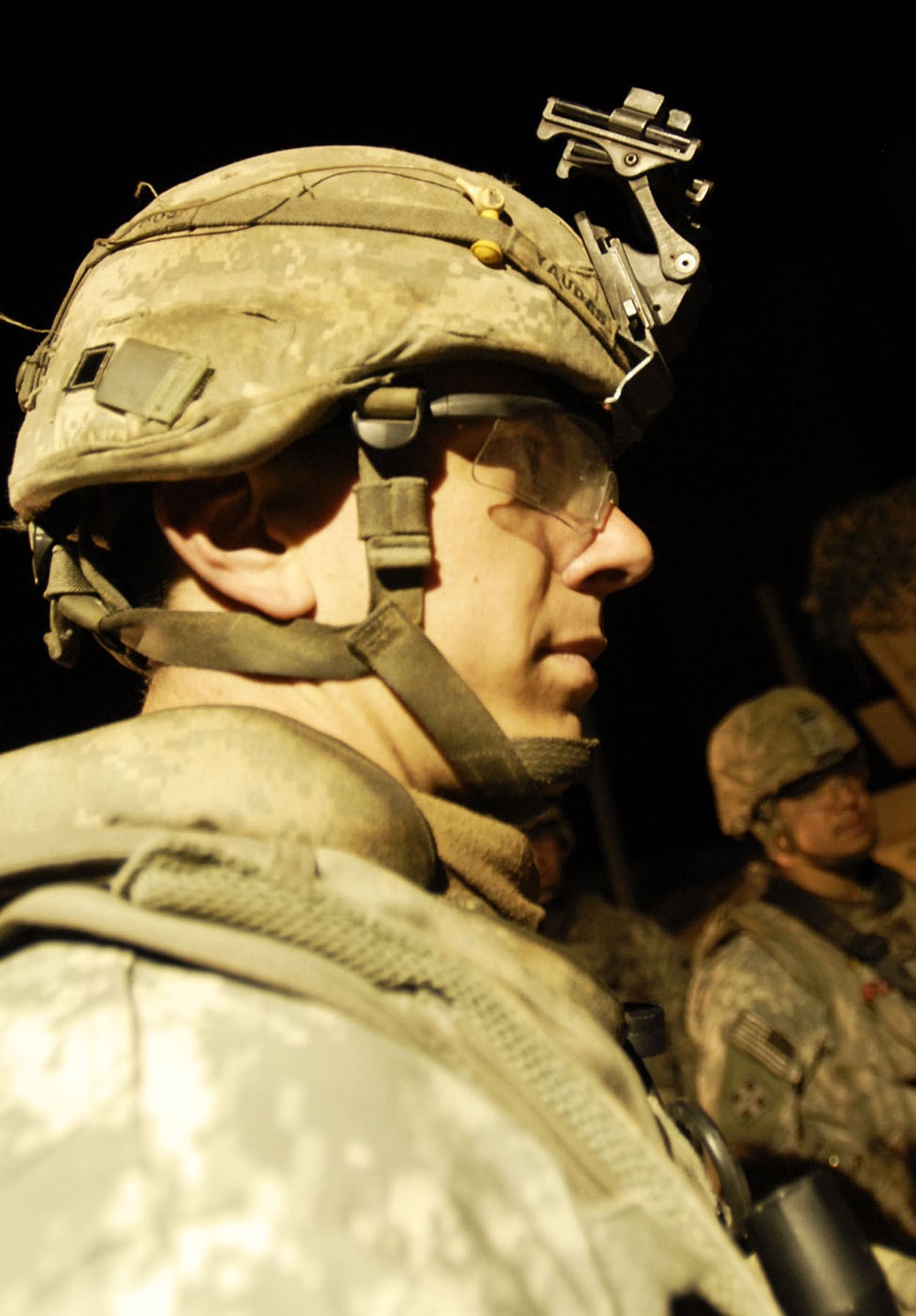 'Comanche' Soldiers search for weapons in support of upcoming elections