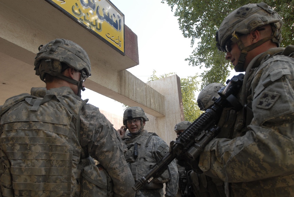 Raider Brigade Soldiers conduct reconnaissance for Iraqi provincial election