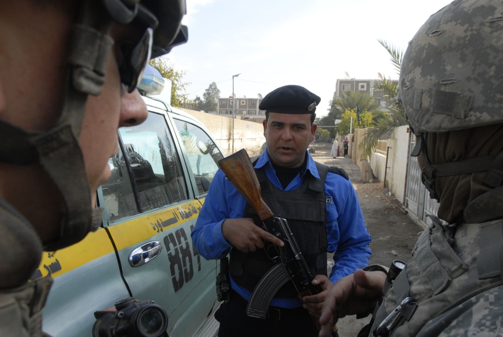 Raider Brigade Soldiers conduct reconnaissance for Iraqi provincial election