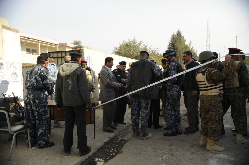 Early voting in Mosul