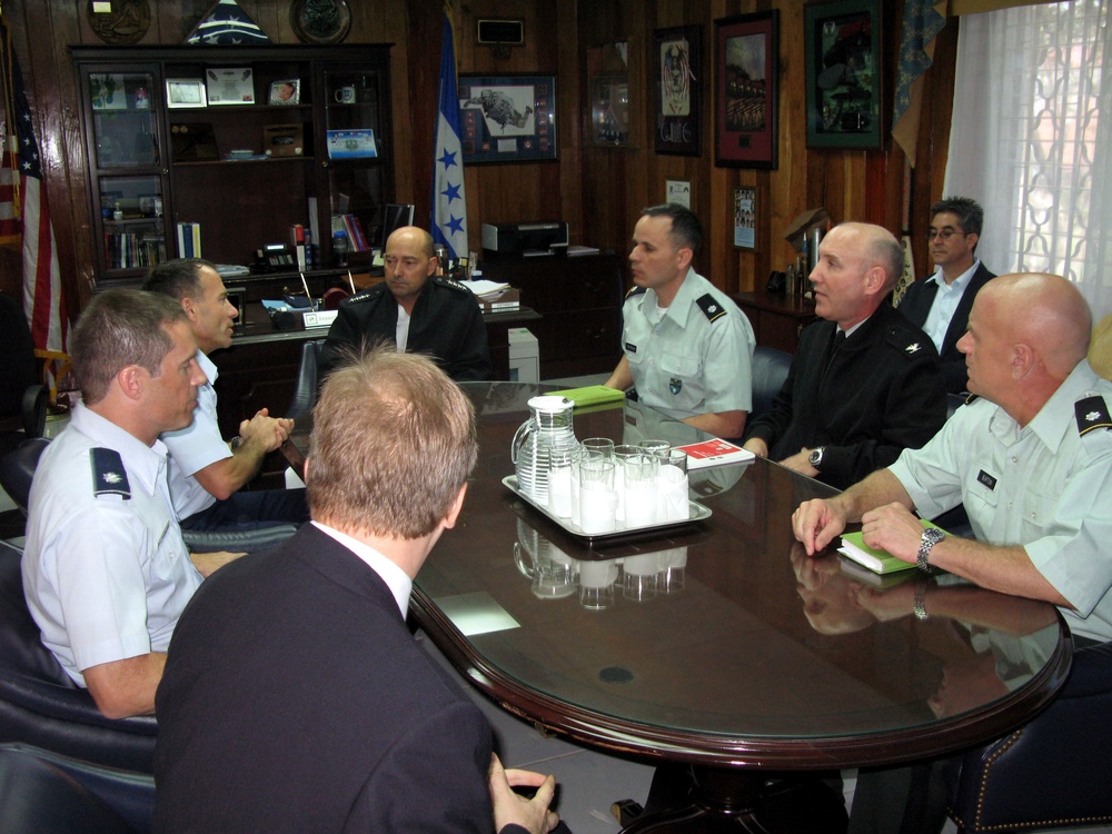 Stavridis Praises U.S.- Honduran Cooperation in Confronting Mutual Threats