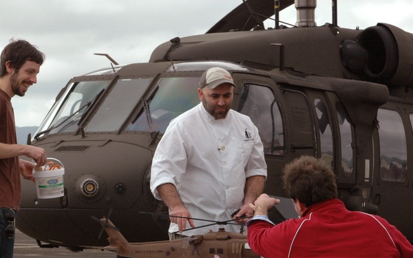 'Ace of Cakes' Treats U.S. Army, Hawaii to Special Military Cake