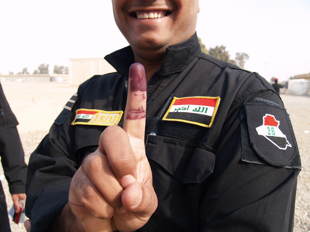 Iraqi Special Operations Forces Soldiers cast vote early, stand ready to defend democracy