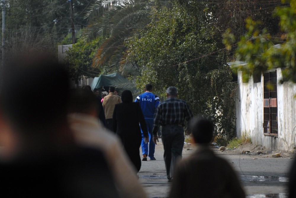 Crowds gather to vote in Adhamiyah