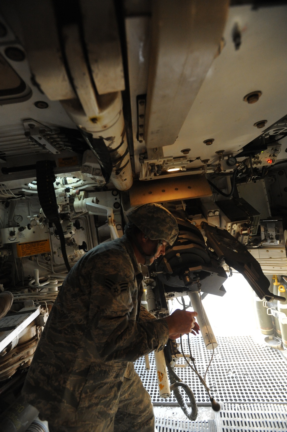 Air Force learns Artillery at Forward Operating Base Hunter