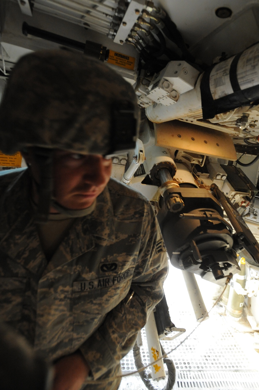 Air Force learns Artillery at Forward Operating Base Hunter