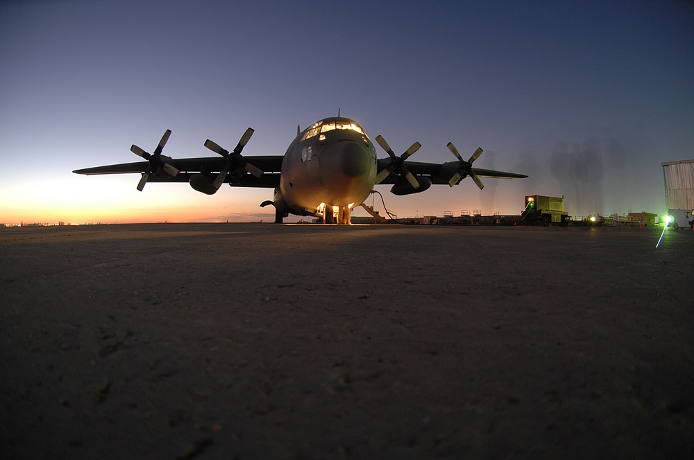Airmen aid in Iraqi election ballot transport