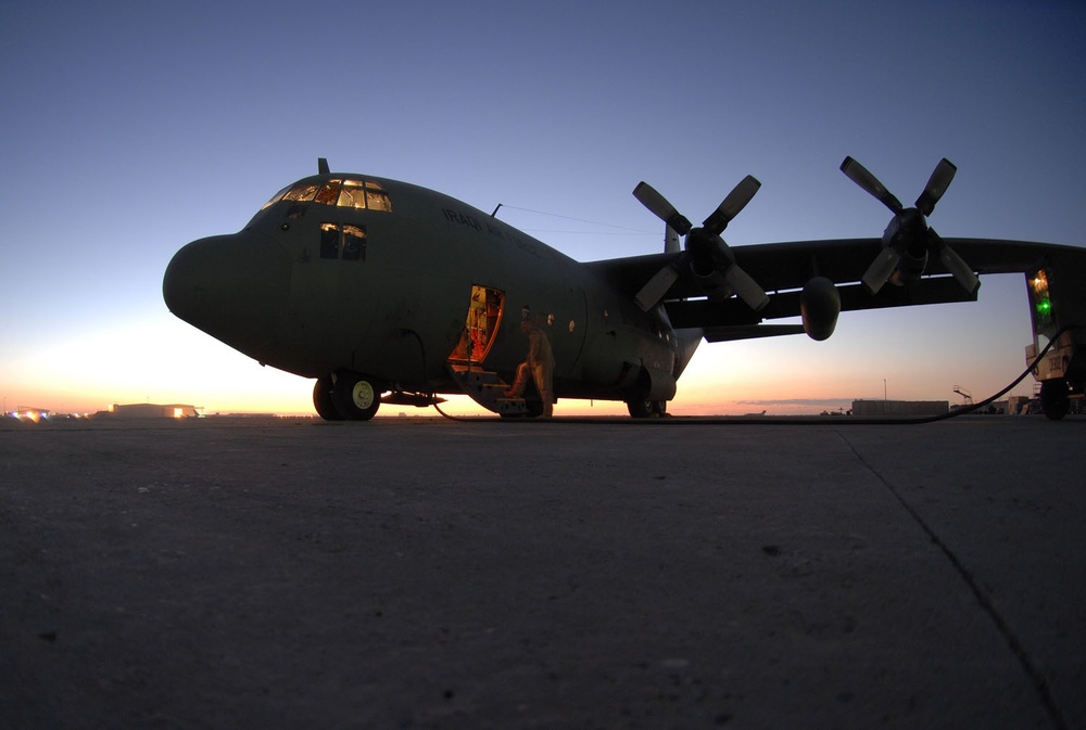 Airmen aid in Iraqi election ballot transport