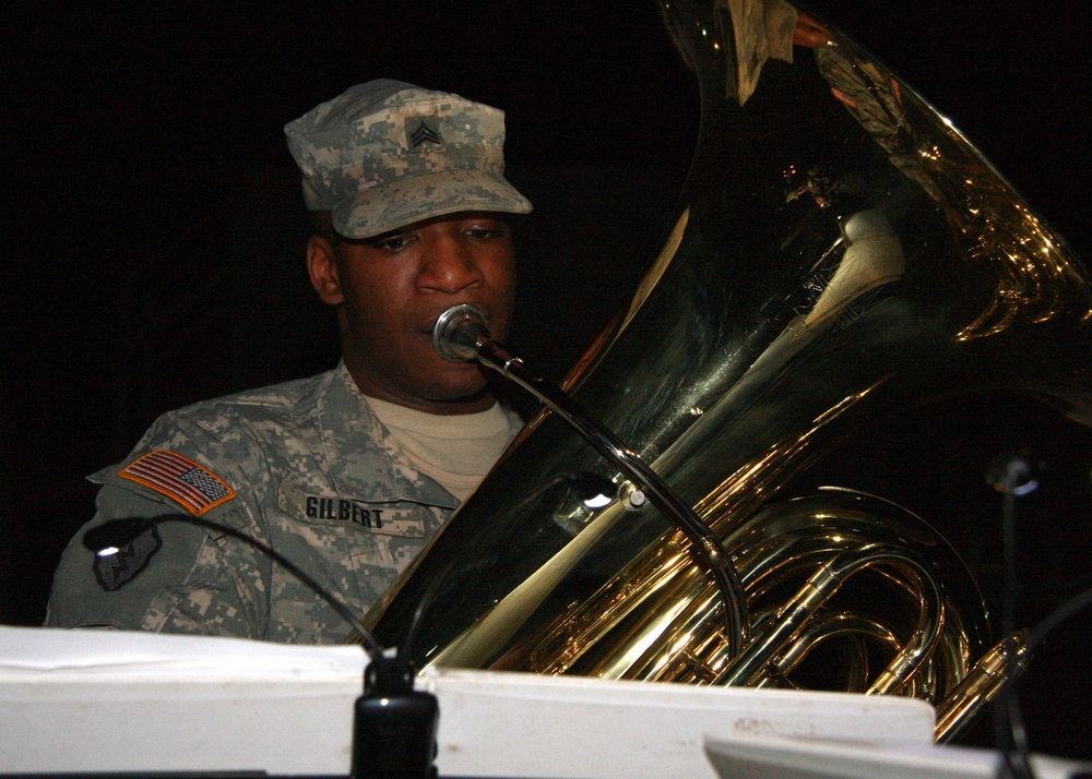 25th Infantry Division Band plays as Ironhorse Soldiers bid Baghdad goodbye