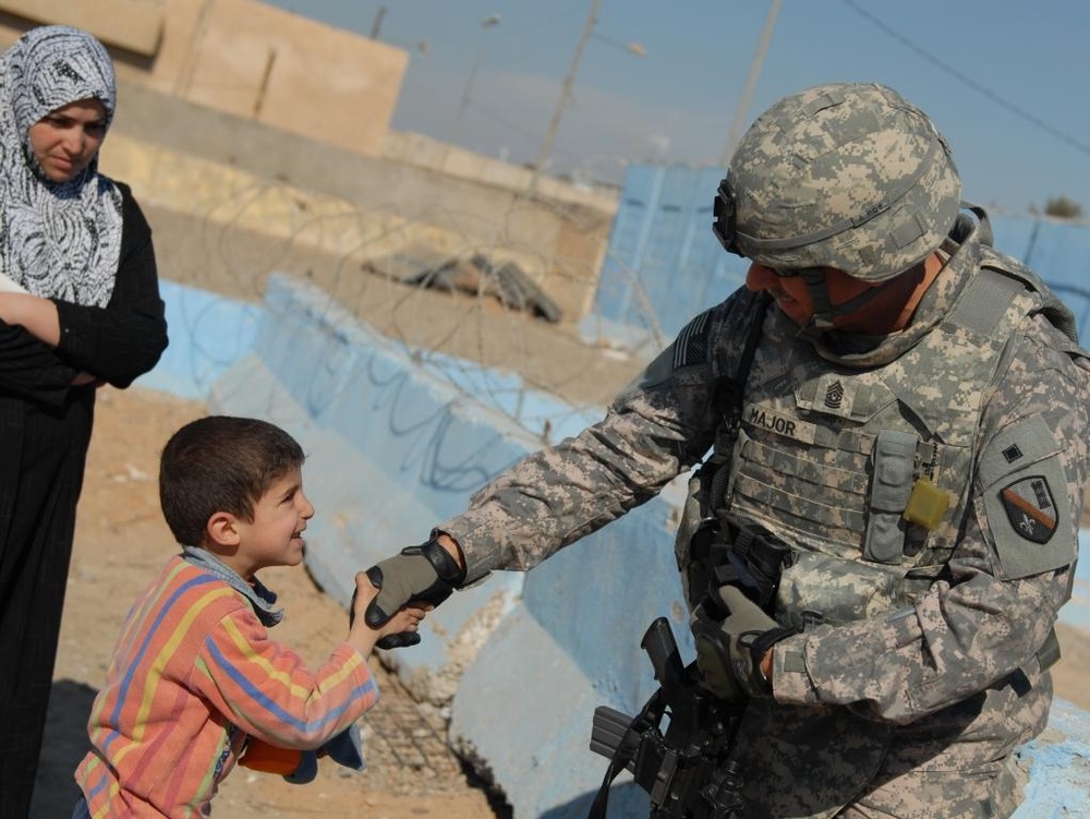 Engineer commander tours improvements in Rusafa, Sadr City