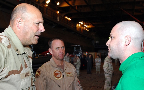 Vice commander visits USS Iwo Jima