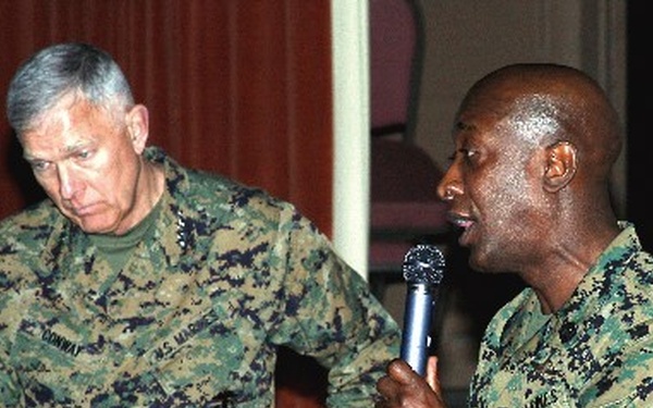 Commandant of the Marine Corps, Sergeant Major of the Marine Corps visit Fightertown