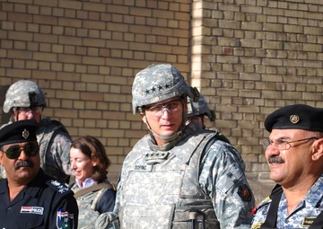 Top U.S. Commander in Iraq Patrols With Iraqi Security Forces, Paratroopers at Famed Book Market