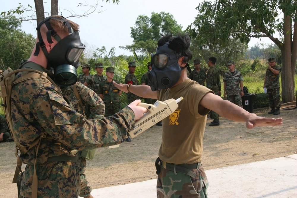 Royal Thai Nuclear Biological Chemical Specialists, U.S. Chemical Biological Radiological Nuclear Marines Exchange Expertise During Cobra Gold 09