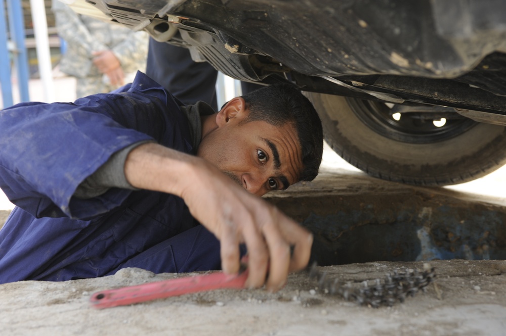 Iraqi police vehicle hub