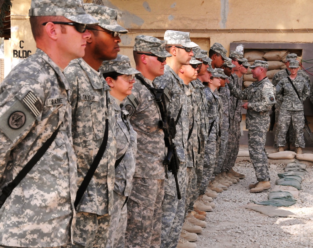 Multi-National Force - Iraq Command Sergeant Major visits Warhorse Soldiers