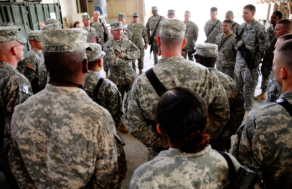 Multi-National Force - Iraq Command Sergeant Major visits Warhorse Soldiers