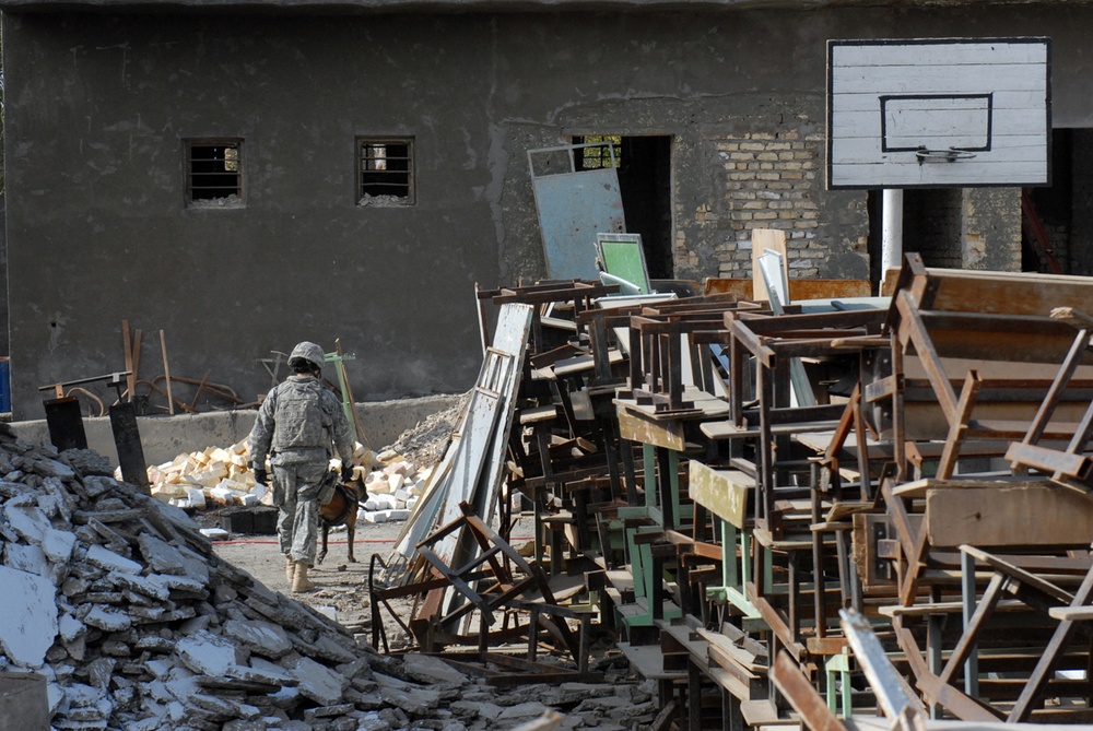 Soldiers reinforce election site security