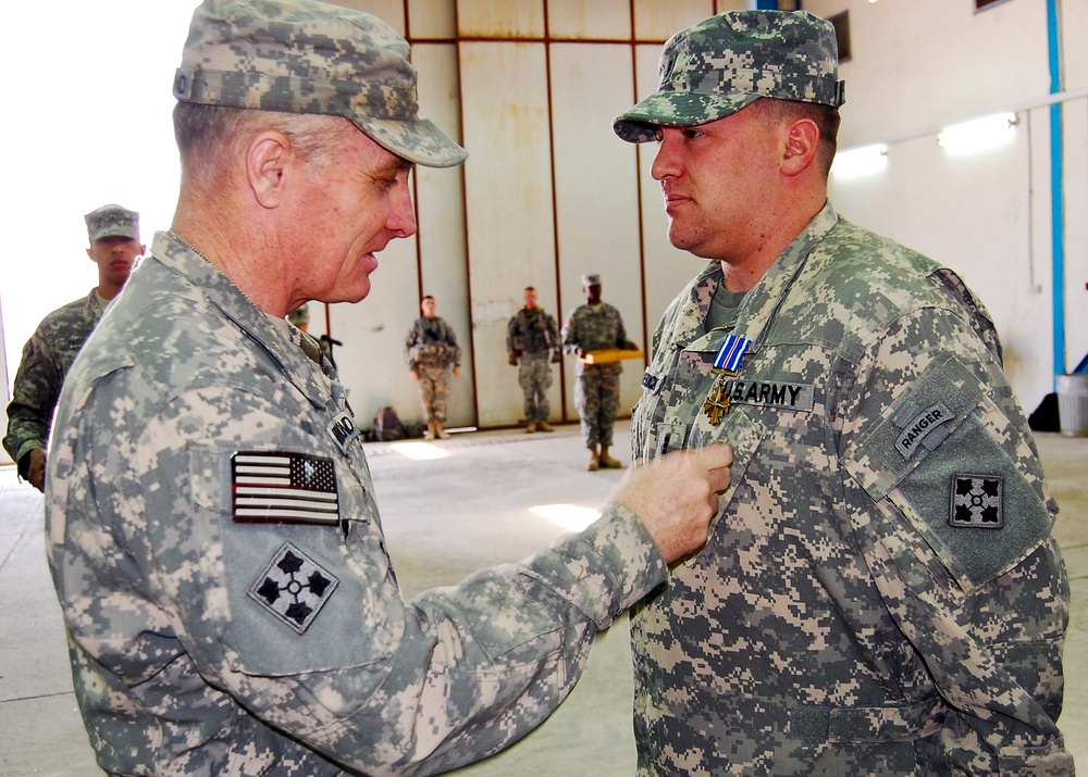 Medical evacuation pilot awarded Distinguished Flying Cross