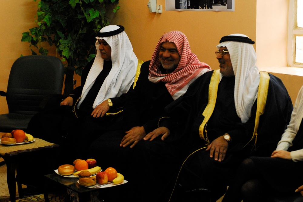 Dagger commander meets tribal, religious leaders