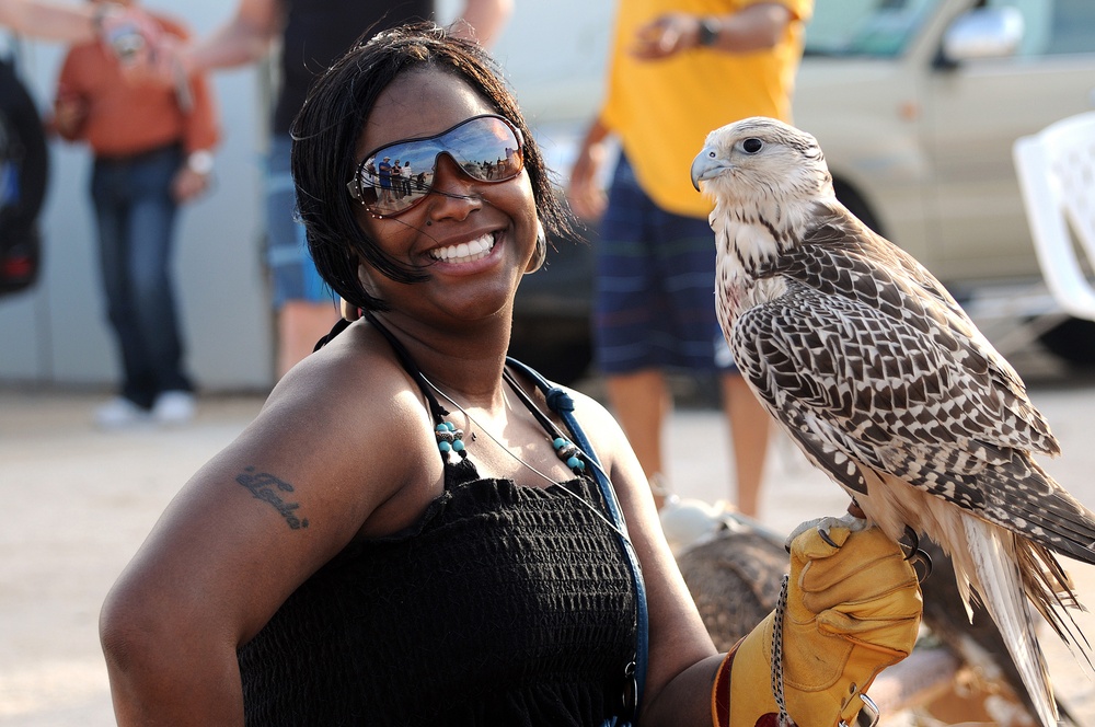 Top Qatar General Hosts Beach Outing