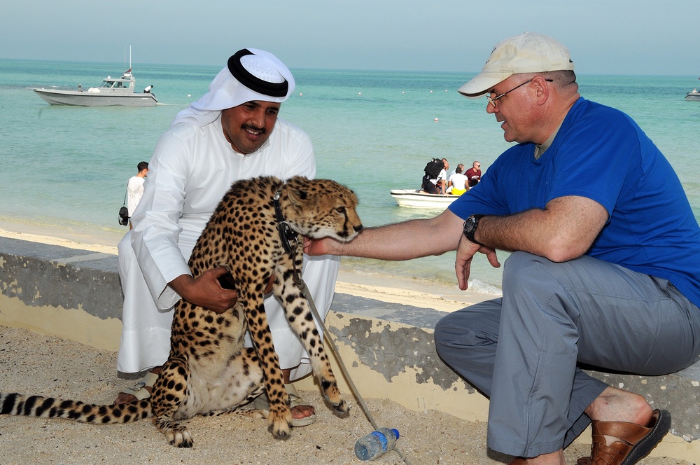 Top Qatar General Hosts Beach Outing