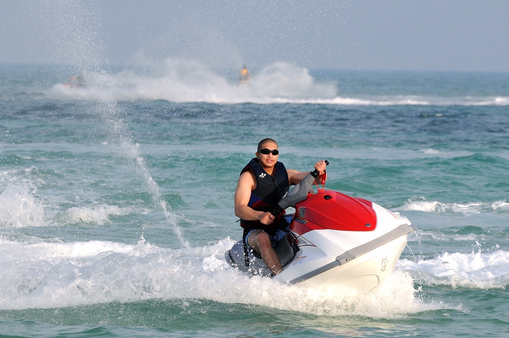 Top Qatar General Hosts Beach Outing