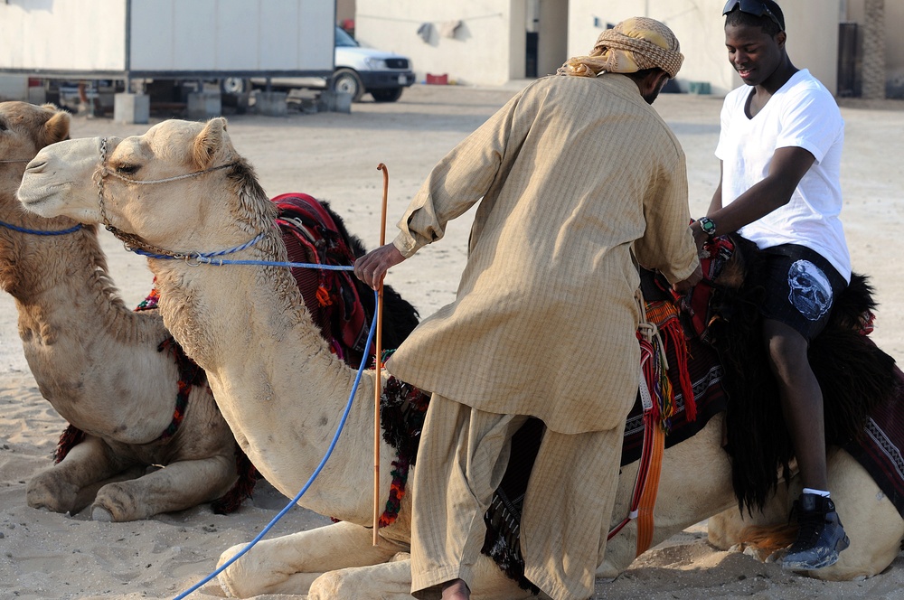 Top Qatar General Hosts Beach Outing