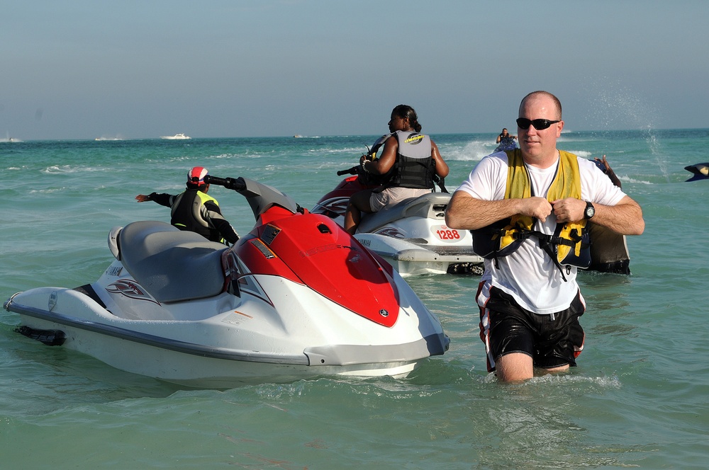 Top Qatar General Hosts Beach Outing