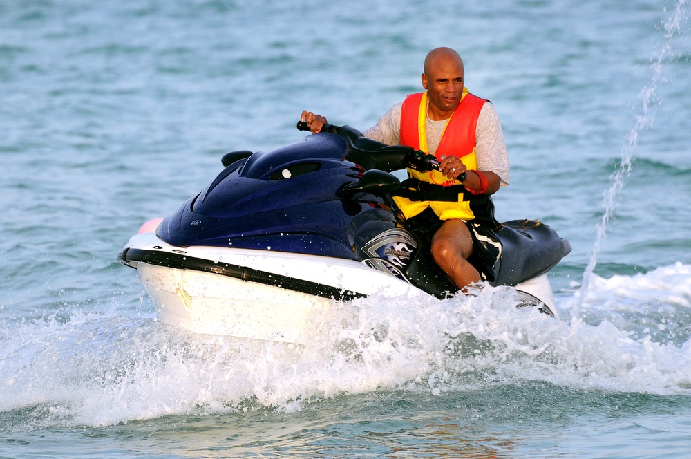 Top Qatar General Hosts Beach Outing