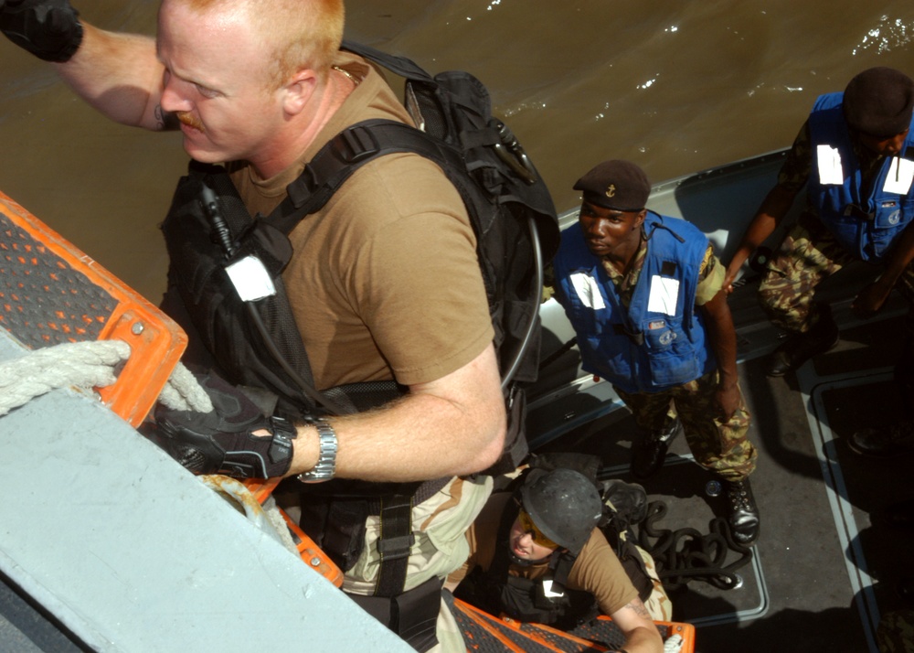 Robert G. Bradley Visit, Board, Search, and Seizure team conducts training with Mozambican Marines