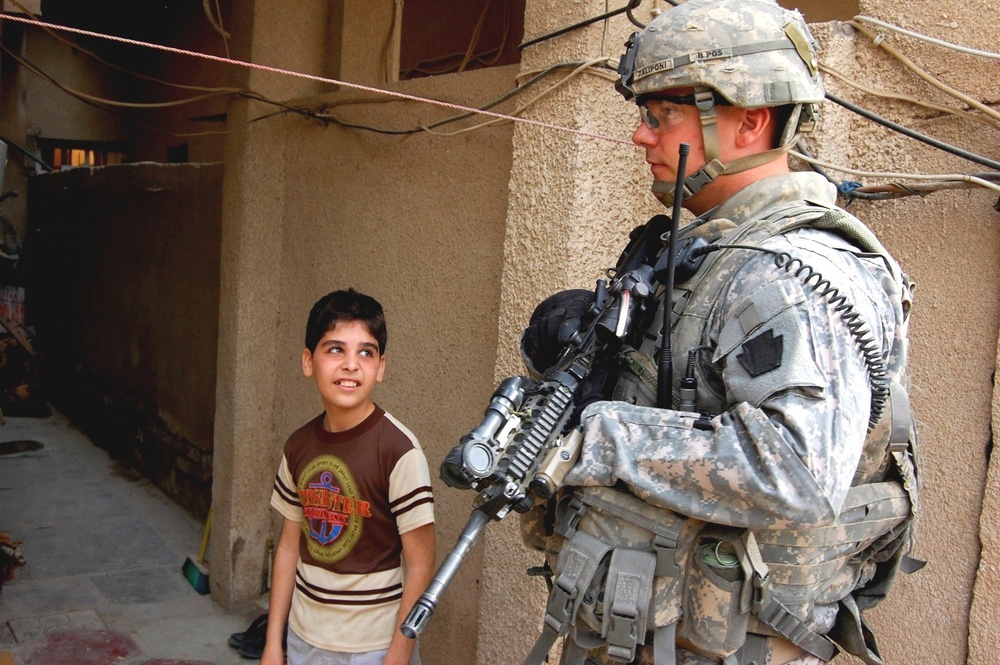 Iraqi Police, Wolfhounds Hunt for Weapon Caches